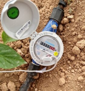 Contador de pulsos CP9 conectado a un contador de agua